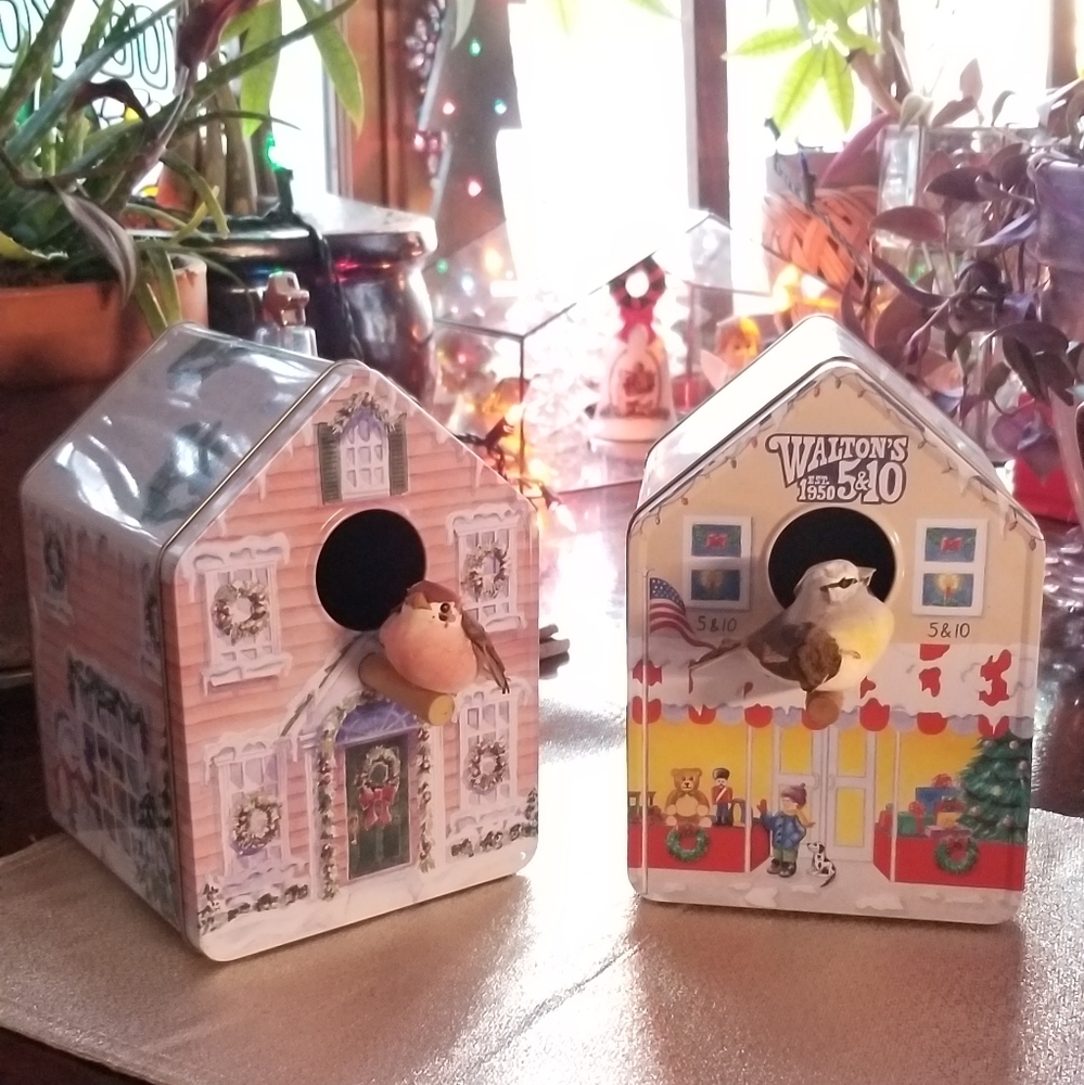 Set of 2 vintage tins